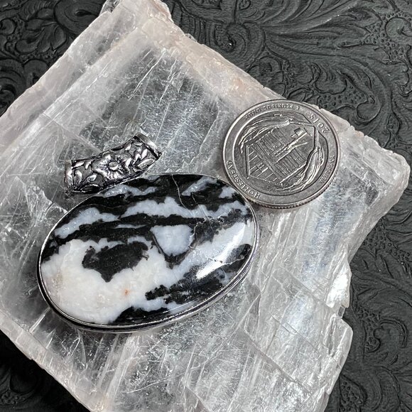 Zebra Jasper Floral Pendant Stone Crystal Jewelry - Picture 5 of 6